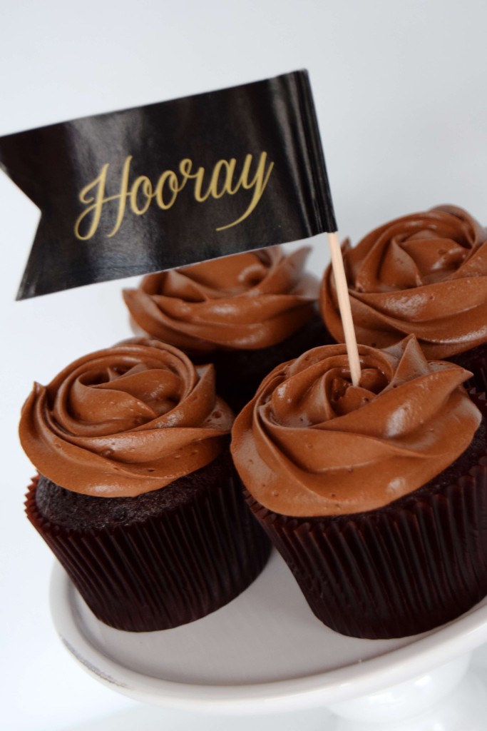 Devil's food cupcakes with a magnificent chocolate caramel frosting - recipe 
