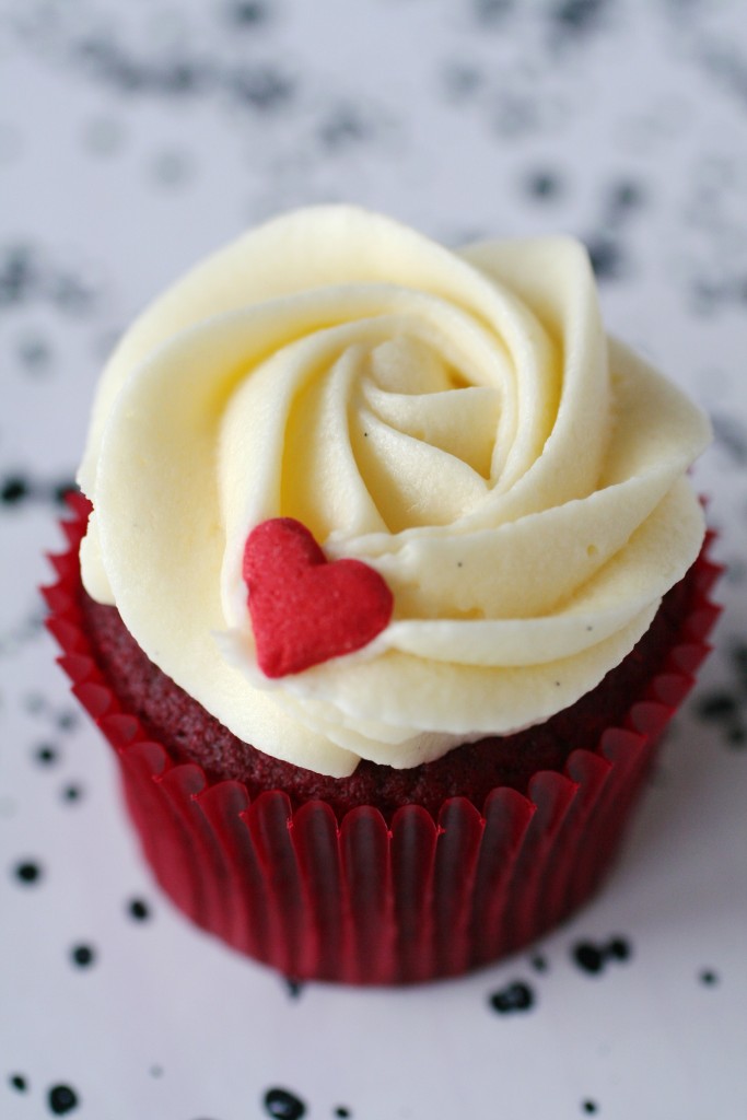 Red Velvet Cupcakes with Vanilla Cream Cheese Frosting - recipes