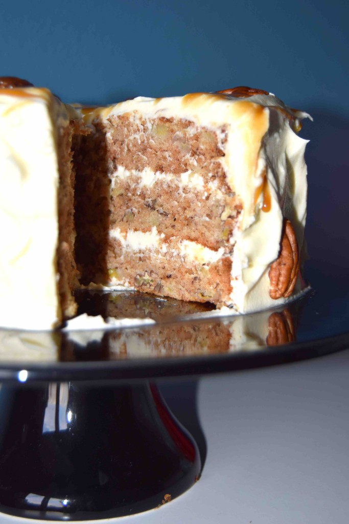 Hummingbird cake with cream cheese frosting - recipe 