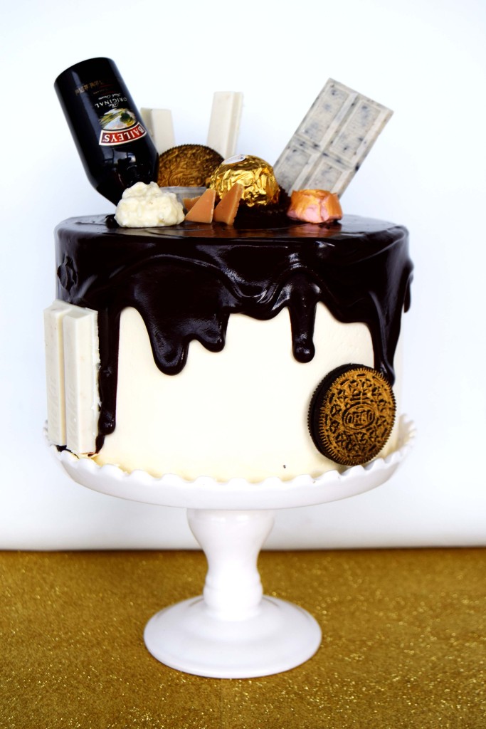 Súkkulaðikaka með Baileys smjörkremi og súkkulaðibráð 